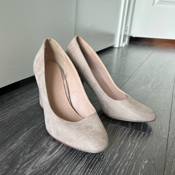 Steve Madden Nude / Taupe Suede Heels Sz 8.5 - Picture 2 of 6